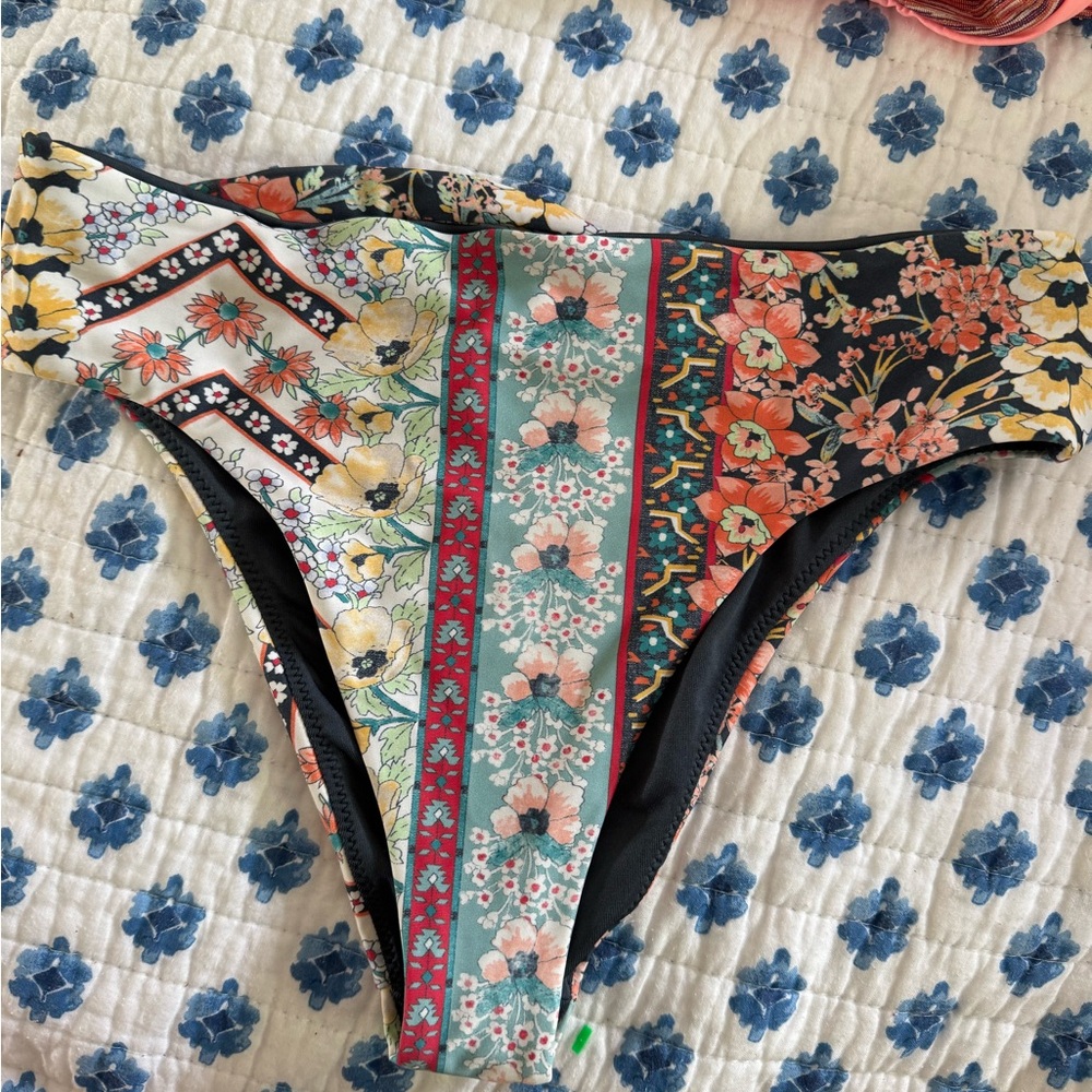O’Neil cheeky Floral Patterned womens Bottoms small